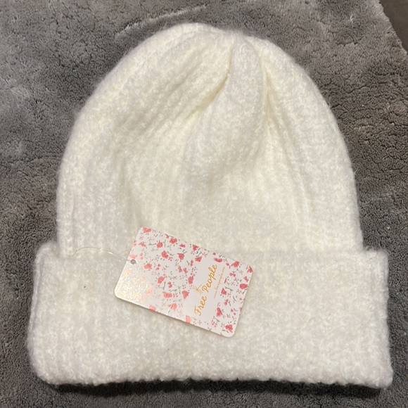 Free People Womens Head in The Clouds Fuzzy Winter Beanie Hat Ivory - Picture 2 of 5